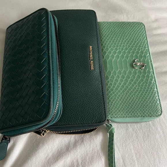 Michael Kors zip wallet/wristlet - Picture 2 of 6